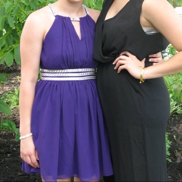 Formal dress - Picture 1 of 1